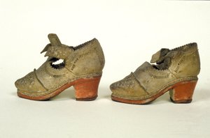 17. yüzyıl kırmızı topuklu ayakkabı modeli, Museo del castello, Milano by Unknown artist