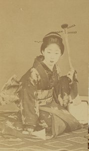 [Diz Çökmüş Japon Kadın] by Unknown artist