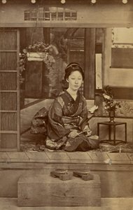 [Diz Çökmüş Japon Kadın] by Unknown artist