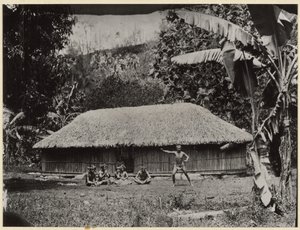 [Kulübenin önünde poz veren adam] by Unknown artist