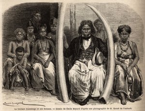 Afrikalı fildişi bir müzakerecinin portresi, eşlerini çevreliyor. Doktor Griffon du Bellay