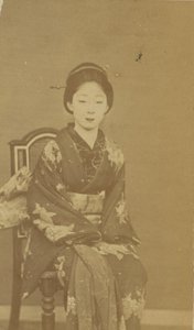 [Oturan Japon Kadın] by Unknown artist