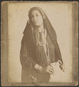 [Peçeli genç kadın] by Unknown artist