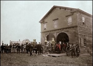 İtfaiye, kışlanın önünde poz veriyor, İskenderiye. Virjinya, Amerika Birleşik Devletleri 1863. Fotoğraf by Unknown photographer