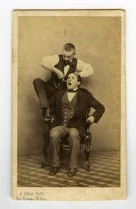 Fransa, Diş çekici diş hekiminin profesyonel fotoğrafçılığı by Unknown photographer