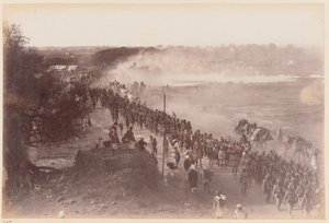 Hint Ordusu piyadeleri yürüyüşte, Delhi Tatbikat Kampı by Unknown photographer