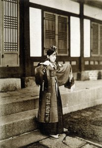 Kusang Coreenne dansçısı (19. yüzyılın sonu). by Unknown photographer