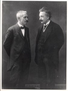 Paul Langevin ve Albert Einstein by Unknown photographer