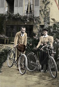 Pierre ve Marie Curie bahçelerinde by Unknown photographer