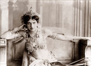 Mata Hari olarak bilinen Hollandalı dansçı ve casus Margaretha Geertruida Zelle