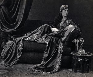 Bir Türk kadınının portresi. Fotoğraf, 19. yüzyıl sonu, Paris. Kol. Selva. by Unknown photographer