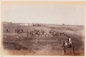İstihbaratçılar ve Madenciler, 1885 dolaylarında Delhi Egzersiz Kampı sırasında barınak siperleri yapıyorlar by Unknown