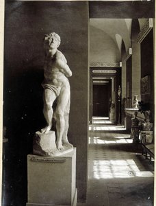 Louvre ve "Mahkum" Michelangelo Buonarroti dit Michel Ange (Michelangelo veya Michelangelo) tarafından