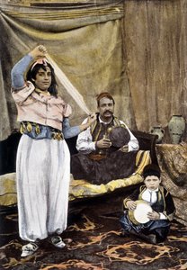 Tunuslu dansçı. 19. yüzyıl fotoğrafçılığı. by Unknown photographer