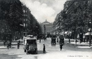 Paris'teki Avenue de l'Opera'nın görünümü 1905 - 1910 yaklaşık (kartpostal) by Unknown photographer