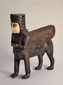 Van yakınlarında Toprak Kale mevkiinde bulunan bir tahtı süsleyen figür (bronz ve taş) by Urartian