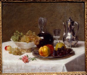Masa köşesi Natürmort meyve (üzüm, ayva ve armut), gümüş eşyalar ve şarap sürahisi. Resim Victoria Dubourg (1840-1926) 20. yüzyıl Güneşi. 0,52x0,63 m Grenoble, Musee des Beaux Arts by Victoria Dubourg