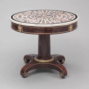 Numune mermer tablalı Neo-Klasik Masa (ormolu montajlı gül ağacı, pirinç pervaz ve mermer tabla) by Voss Voss