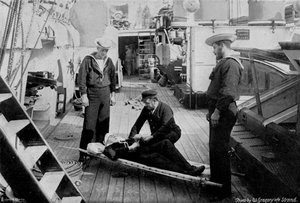 HMS Tartar kruvazöründe ambulans tatbikatı, 1896. by W Gregory