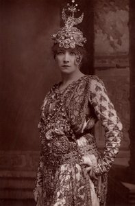 ""Henriette Rosine Bernard, Sarah Bernhardt'a (1844-1923) (woodburytype) yazdı by W. and D. (after) Downey