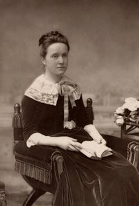 ""Millicent Fawcett (Garrett doğumlu - 1947-1929) İngiliz feminist, 50 yıldır kadınların oy hakkı hareketinin lideri. Öncü kadın doktor Elizabeth Garrett Anderson'ın kız kardeşi; kör radikal politikacı Henry Fawcett'in karısı (woodburytyp