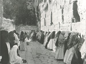 Ağlama Duvarı, Kudüs, Filistin, 1895. by W and S Ltd