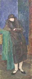 Kürk yakalı ve siyah şapkalı duran bayan by Walther Gamerith