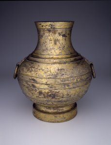 İç içe Ejderhalar ve Stilize Bulutlar ile Depolama Gemisi (Hu veya Zhong) (çizilmiş dekorasyon ve altın ve gümüş amalgamlarla bronz) by Western Han Dynasty Chinese School