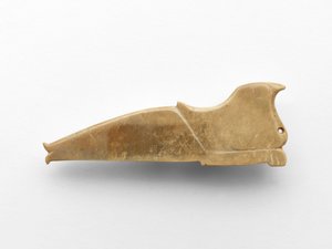 Kuş şeklinde kolye, MÖ 1050-c.950 civarı (yeşim taşı)