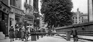 St Paul kilisesi ve bir gişe, Londra, 1926-1927.