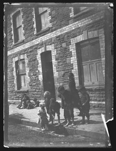 Nora Caddesi, Cardiff, 1893.