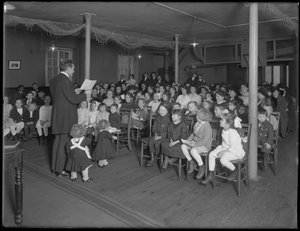 27 Şubat 1916, New York City, 235 E. 83rd Street adresindeki Baptist kilisesinde Pazar okulu sınıfı by William Davis Hassler