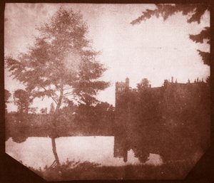 Yansımada Lacock Manastırı, c.1840 (calotype negatiften tuzlu kağıt baskısı) by William Henry Fox Talbot