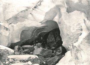 Rockies: Büyük Buzuldaki buz mağarası, Mount Sir Donald, Kanada, 1895.