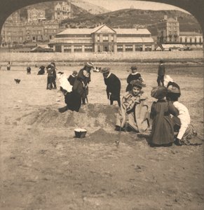 Llandudno sahilinde, Galler, 1894. by Works and Sun Sculpture Studios