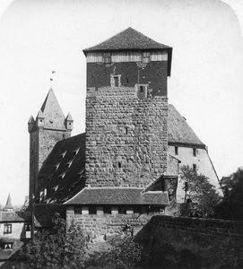 Beşgen kule Funfeckiger Thurm, Kaiserstallung, Nürnberg, Almanya, c1900s. by Wurthle and Sons