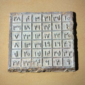 Yuan hanedanı figürlerini temsil eden sihirli masa