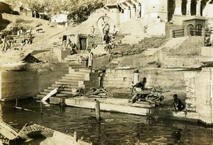 Ganj üzerinde kremasyon by Hippolyte Lalaise Devéria