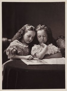 Maud ve Ethel May Robinson, c by Frederick (attr. to) Barnard