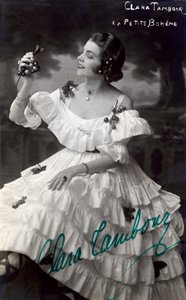 "Küçük Bohemya" oyununda Clara Drum