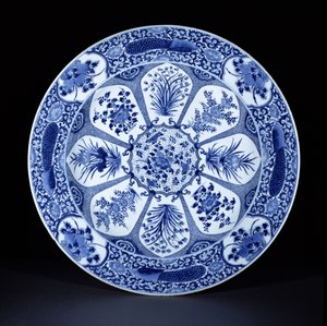 Mavi ve beyaz tabak, Kangxi dönemi, c.1700 (porselen)
