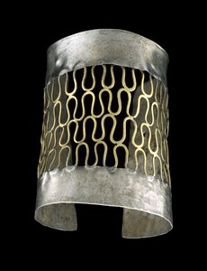 Kol bandı, MÖ 200-MS 400 (dövülmüş gümüş ve telkari altın) by culture Vicús