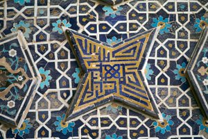 Çok renkli çini süsleme, Jameh Camii (Cuma camii) (Unesco Dünya Mirası Listesi, 2012), İsfahan (Esfahan), İran by Theodore Charles Ange Coquelin