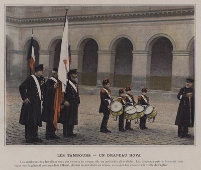 Davullar, Bir Hova Bayrağı (renkli fotoğraf) by (after) French Photographer