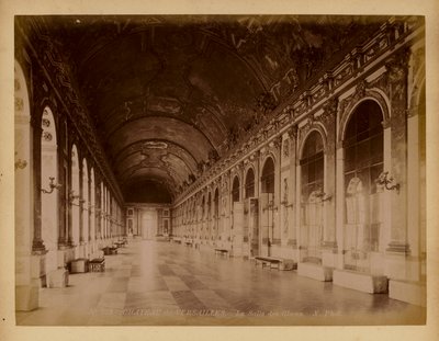 Paris: Versailles, Aynalar Salonu (b/w fotoğraf) by (after) French Photographer