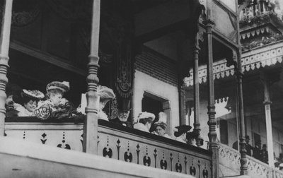 Başkan Loubet Yarışlarda (s/b fotoğraf) by (after) French Photographer