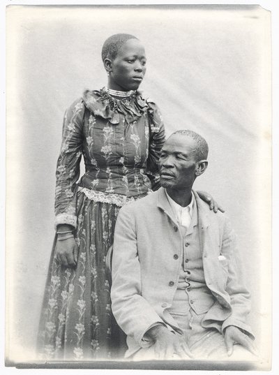 Khama ve karısı, c.1910 (platin baskı) by A. E. Hargreave