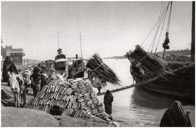 Bir tekneden yük boşaltma, Muhaila, Bağdat, Irak, 1925. by A. Kerim