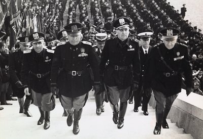 Mussolini askeri geçit töreninde (s/b fotoğraf) by Achille Villani