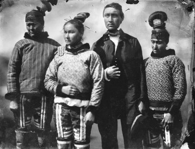 Inuit grubu by Admiral Edward Augustus Inglefield